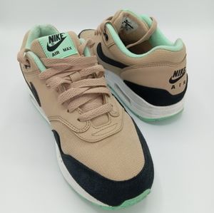 Nike Air Max 1 Desert Green Glow 